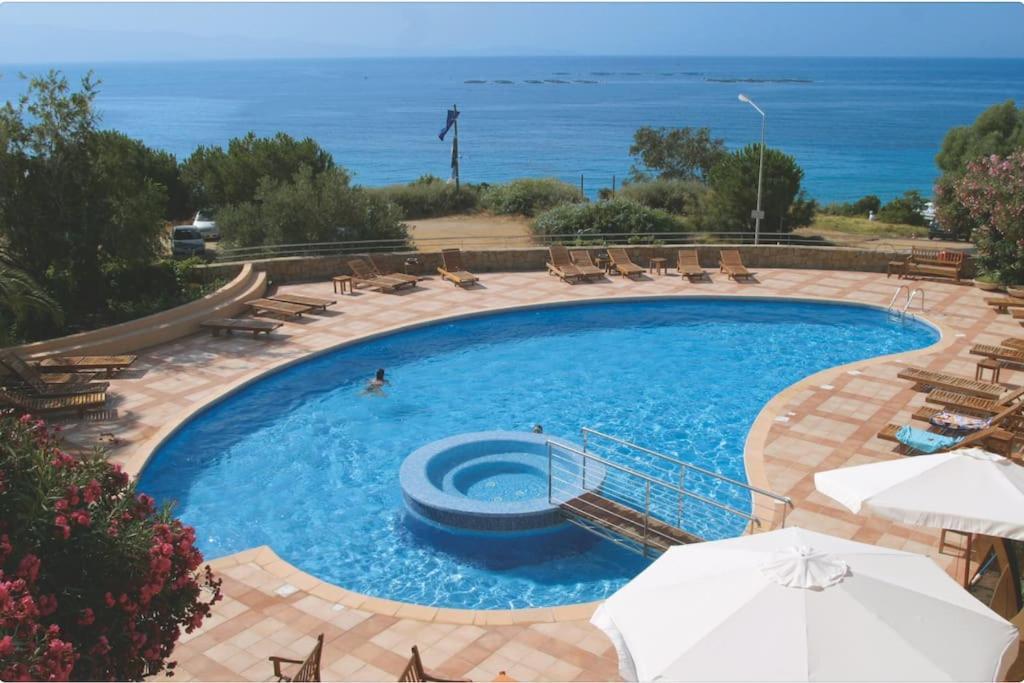 F2 Vue Mer Dans Residence Avec Piscine Ajaccio  Exteriör bild