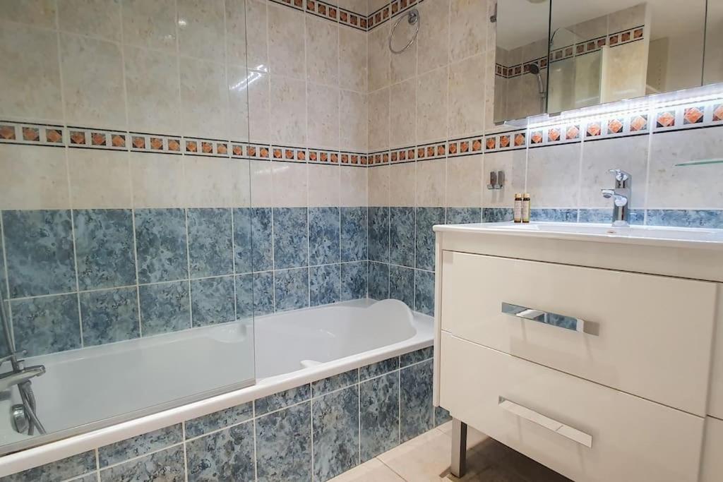 F2 Vue Mer Dans Residence Avec Piscine Ajaccio  Exteriör bild