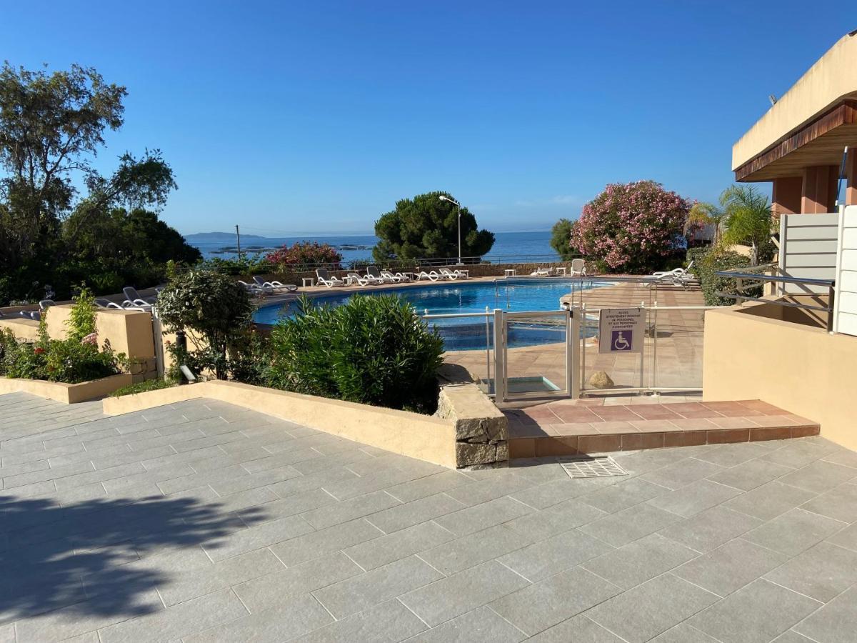 F2 Vue Mer Dans Residence Avec Piscine Ajaccio  Exteriör bild