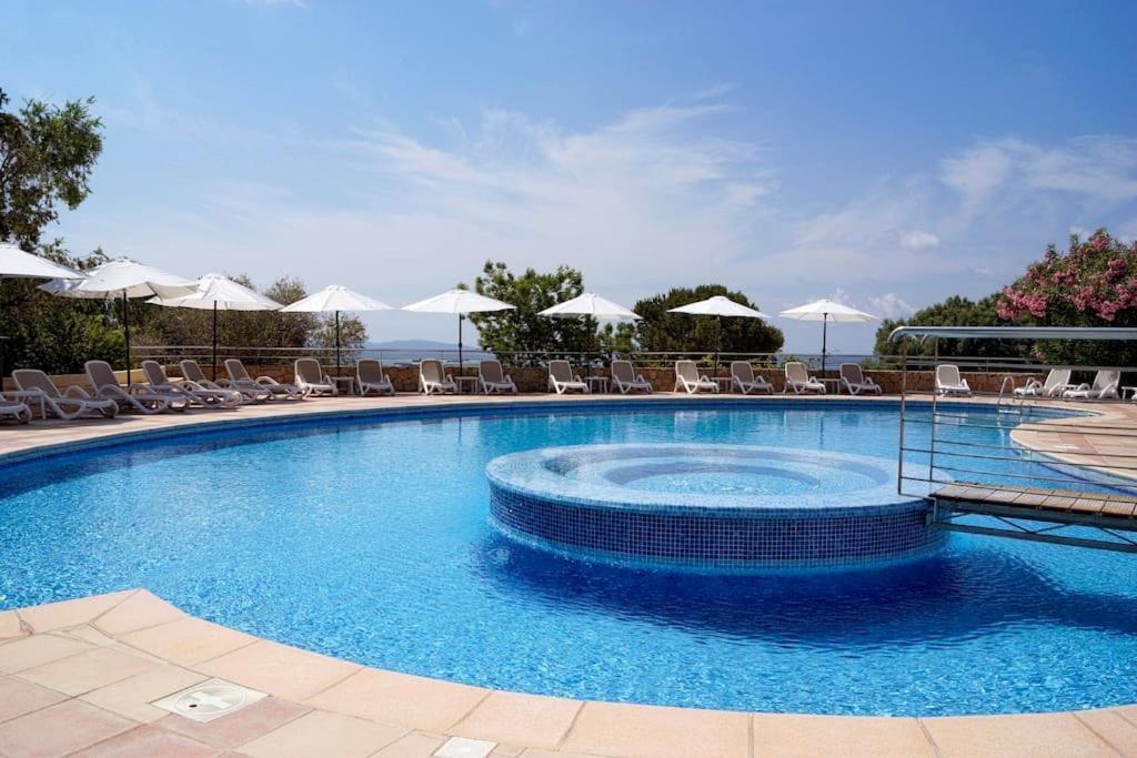 F2 Vue Mer Dans Residence Avec Piscine Ajaccio  Exteriör bild